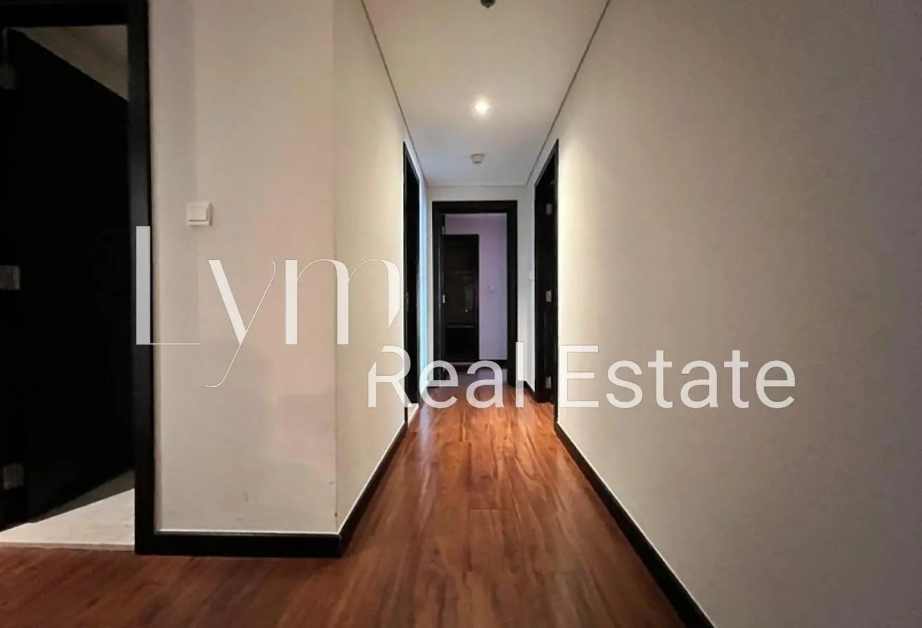 Bedroom corridor with timber flooring, Green Lakes S2, JLT